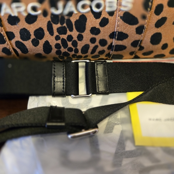 Marc Jacobs The Tote Medium Cheetah - Picture 10 of 14